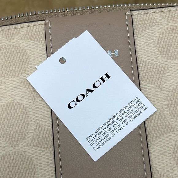 Coach New Corner Zip Wristlet
In Signature Canvas With Stripe - Picture 6 of 11
